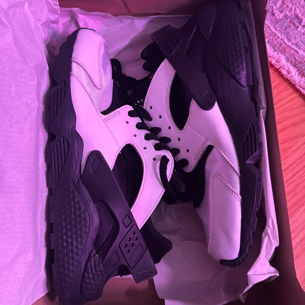 Nike huarache size 9.5 NWT